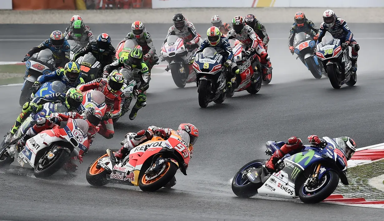 Kesempatan meraih gelar tim terbuka lebar setelah Movistar Yamaha meraih dobel podium pada MotoGP Malaysia di Sirkuit Sepang, Minggu (30/10/2016). (AFP/Manan Vatsyayana)