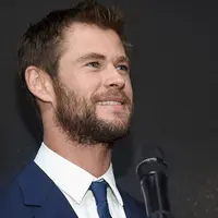 Dunia baru tengah  dijajal oleh salah satu aktor Hollywood, Chris Hemsworth. Selain berkelut dunia akting, Chris Hemsworth baru saja mencoba dunia balap. Namun sayangnya, kejadian tak mengenakan datang padanya. (AFP/JAMIE MCCARTHY)