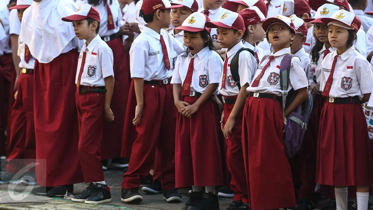 20160718-Tingkah Anak pada Hari Pertama Sekolah di SDN Pasar Baru 05-Jakarta