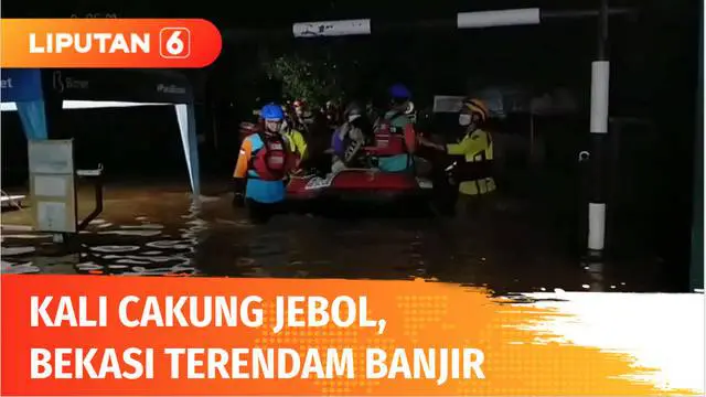Ratusan rumah di Perumahan Bumi Nasio Indah, Jati Asih, Kota Bekasi, Jawa Barat, terendam banjir. Ketinggian air yang mencapai 1 meter lebih membuat sejumlah warga terpaksa dievakuasi lantaran ketinggian air terus meninggi.