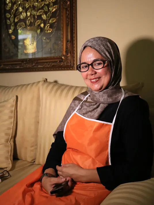 "Kalau untuk menu pastinya hidangan khas Medan. Jadi ada beberapa makanan yang memang tak boleh ditinggalkan dalam acara seperti ini,” ungkap Beby saat ditemui Bintang.com di kediamannya, Rabu (22/11/2017). (Deki Prayoga/Bintang.com)