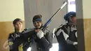 Petembak Indonesia, Maharani Ardi menahan kekecewaan usai gagal di Final 50m RIFLE 3 positions women di Kejuaraan Menembak se-Asia Tenggara di Jakarta, Senin (23/11/2015). Maharani menempati posisi enam dengan 383.3 poin. (Liputan6.com/Helmi Fithriansyah)