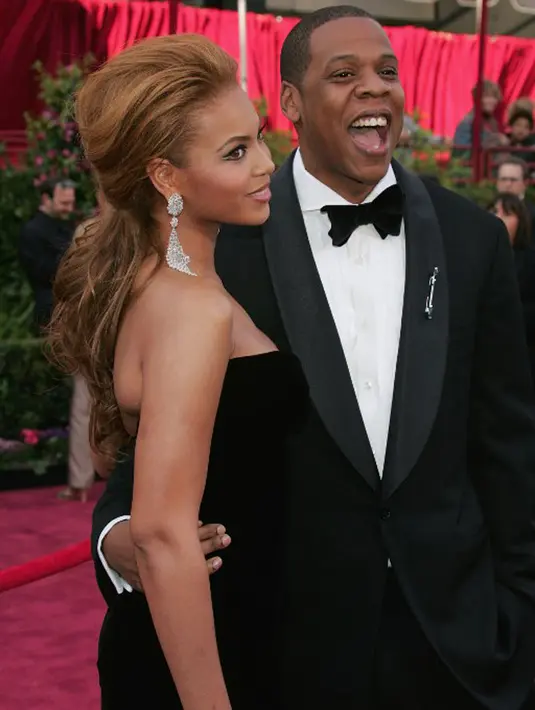 Di balik semua pemberitaan ini, pasangan Beyonce dan Jay Z tentu sangat senang. Mengingat ini merupakan buah hati yang sudah dinantikan sejak lama, bahkan selama beberapa tahun keduanya terus berusaha agar dikasih momongan lagi. (AFP/Bintang.com)