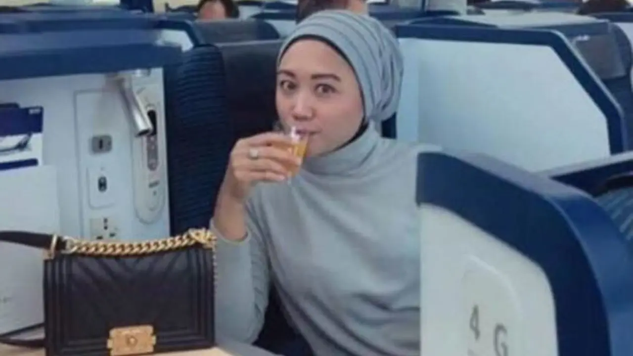 Gaya Istri Pejabat Kemenhub yang Dinonaktifkan Sementara, Pamer Tas Chanel di Pesawat Kelas Bisnis