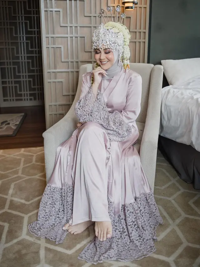 7 Potret Detail Makeup dan Busana Pernikahan Kesha Ratuliu, Pakai Adat Sunda