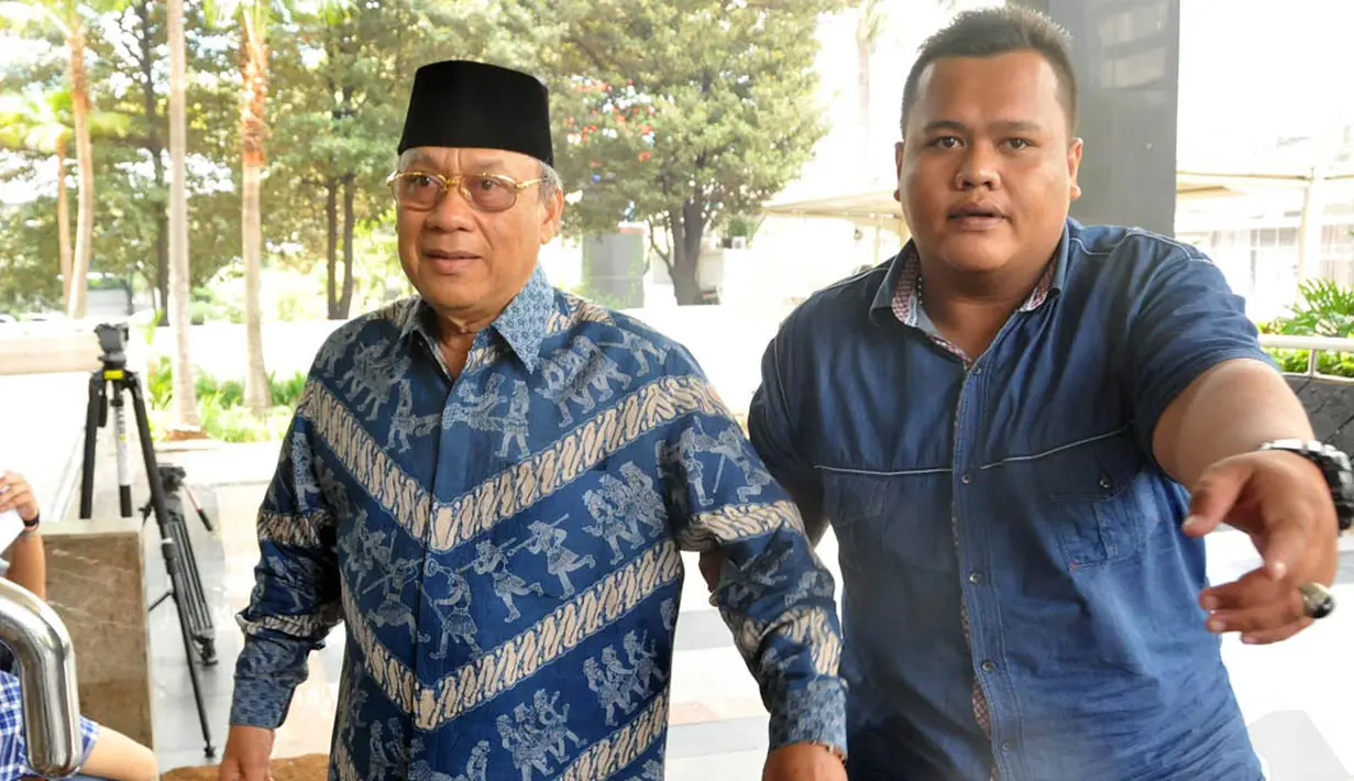 Mantan Ketua Komisi X DPR, Mahyuddin, diperiksa terkait penyidikan kasus dugaan korupsi pembangunan Wisma Atlet dan Gedung Serbaguna Sumatera Selatan tahun 2010-2011, Jakarta, Rabu (5/11/2014). (Liputan6.com/Miftahul Hayat)