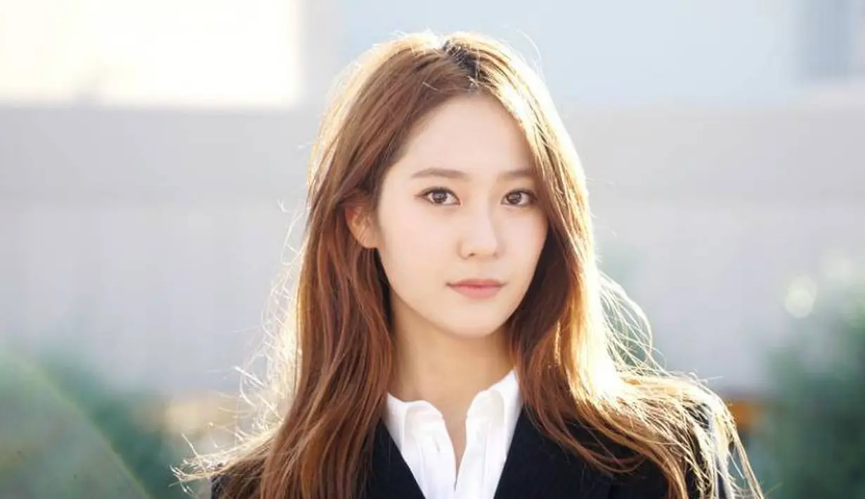 Krystal f(x) memang punya wajah cantik yang menawan. Wajah cantiknya ini merupakan kecantikan alami. (Foto: allkpop.com)