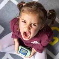 potret anak perempuan yang sedang tantrum/copyright&nbsp;freepik.com/freepik