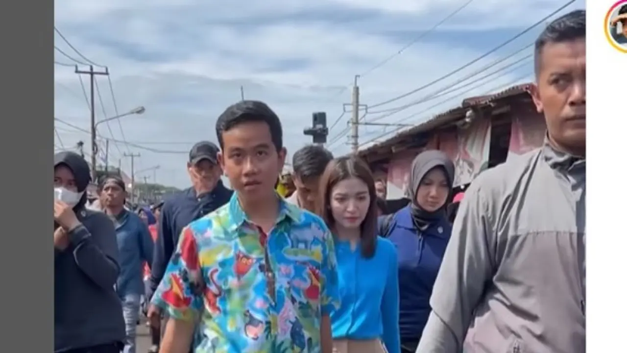 Selvi Ananda Pakai Sandal Jepit dan Beli Ikan Teri Saat Dampingi Gibran Rakabuming Blusukan ke Pasar