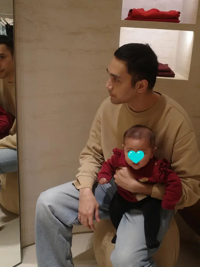6 Potret Megantara Jadi Bapak Dua Anak, Pancarkan Aura Hot Daddy