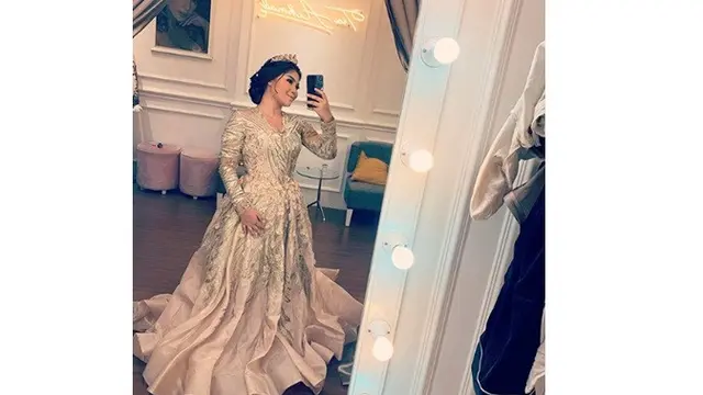 Tampil Menawan, Ini 5 Potret Rosa Meldianti dalam Balutan Dress Mewah