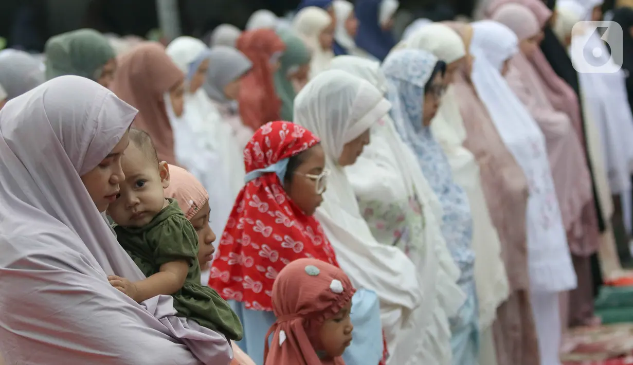 Sementara itu, penyembelihan hewan kurban akan dilaksanakan pada hari Senin (17/6) di lapangan belakang Masjid Al-Azhar. (Liputan6.com/Herman Zakharia)