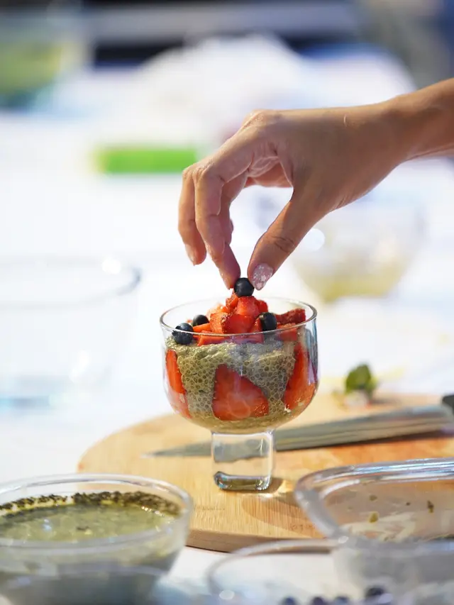 Matcha Berries Chia Puddin