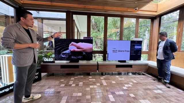 Samsung pamer deretan TV OLED 2024 dengan berbagai fitur berbasis AI. Liputan6.com/Yuslianson