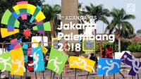 Pekerja menyelesaikan pemasangan logo Asian Games 2018 di kawasan Bundaran Hotel Indonesia, Jakarta, Rabu (16/8). Jelang peluncuran hitung mundur Asian Games 2018 pemasangan karakter cabang olahraga dipercepat. (Liputan6.com/Helmi Fithriansyah)
