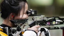 Babak final nomor 10 m air rifle putri digelar pada Sabtu (24/7/2021) pagi WIB di Asaka Shooting Range, Tokyo. (Foto: AP/Alex Brandon)