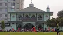 Ismed sedang berlatih tendangan bebas pada sesi latihan Persija Jakarta untuk mengarungi putaran kedua Torabika SC 2016 di Lapangan Yon Zikon TNI AD, Selasa (6/9/2016). (Bola.com/Nicklas Hanoatubun)