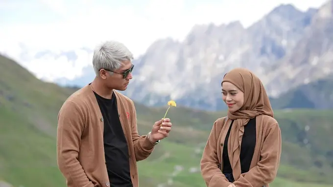 Potret Lesti Kejora dan Rizky Billar Pakai Baju Couple