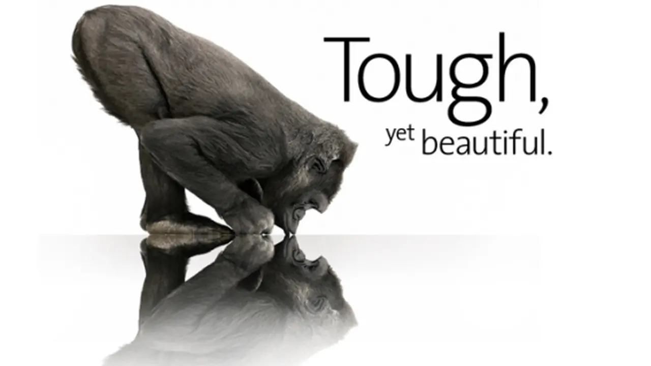 Gorilla Glass vs Layar Safir, Mana Lebih Unggul?