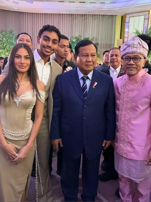 Valerie Thomas saat Dampingi Putra Bungsu Zulkifli Hasan di Pernikahan Zumi Zola dan Putri Zulhas.