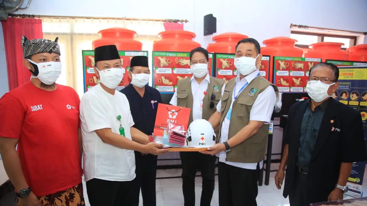 American Red Cross Serahkan Sejumlah Bantuan untuk Penanganan Covid-19 di Banyuwangi