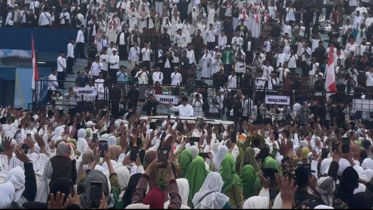Prabowo Sambut Warga NU dari Atas Maung di Acara Satu Abad Nahdlatul Ulama