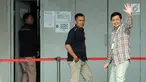 Ahmad Yani Pengacara Syafruddin Arsyad Tumenggung melambaikan tangan saat memasuki Rutan Kelas I Jakarta Timur, Cabang Rutan KPK, Jakarta, Selasa (9/7/2019). Mahkamah Agung (MA) memvonis lepas mantan Ketua BPPN Syafruddin Arsyad Tumenggung yang sebelumnya dihukum 15 tahun. (merdeka.com/Dwi Narwoko)