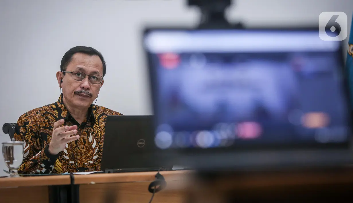Ketua Komnas HAM RI Ahmad Taufan Damanik saat konferensi pers terkait Rancangan Perpres tentang tugas TNI dalam mengatasi terorisme di Kantor Komnas HAM, Jakarta, Rabu (24/6/2020). Komnas HAM memastikan Rancangan Perpres itu berlandaskan konsep criminal justice system. (Liputan6.com/Faizal Fanani)