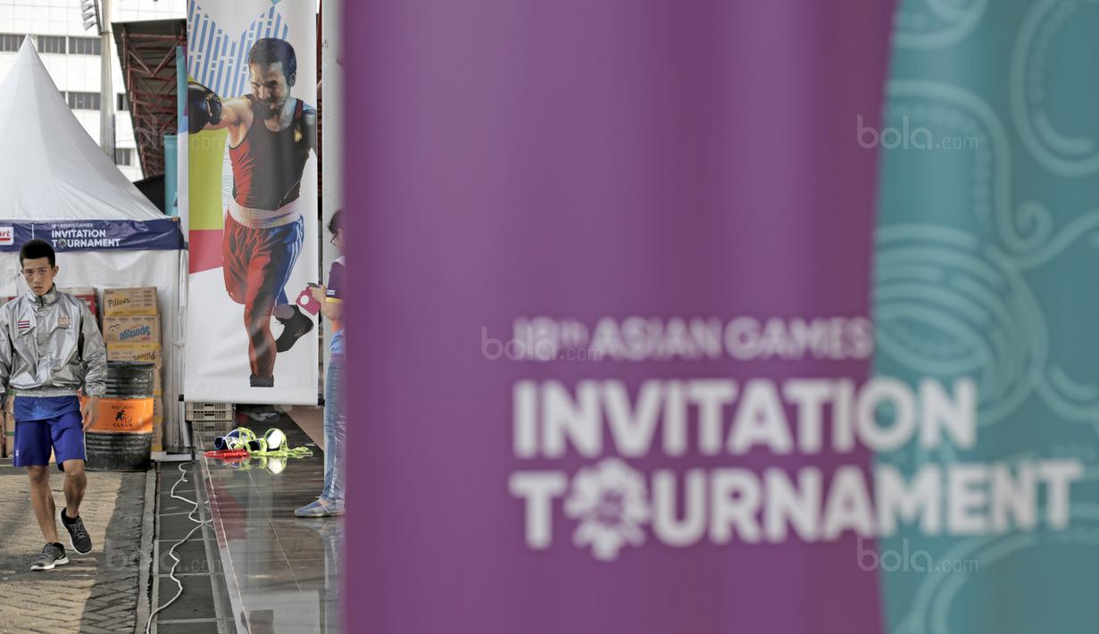 Test event Asian Games 2018 menjadi ajang memantapkan strategi bagi petinju asal Thailand saat beraga di Arena Hall D PRJ, Kemayoran, Jakarta, Minggu (11/2/2018).  Tinju termasuk cabang unggulan bagi Thailand. (Bola.com/Nick Hanoatubun)