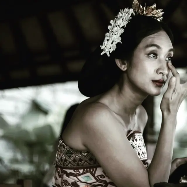 Potret 6 Selebriti Pakai Pakaian Adat Bali Sambut Hari Raya Nyepi, Anggun