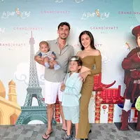 Susah-senang Jessica Iskandar-Vincent Verhaag selalu terlihat kompak, juga dalam urusan berpakaian (IG @inijedar)