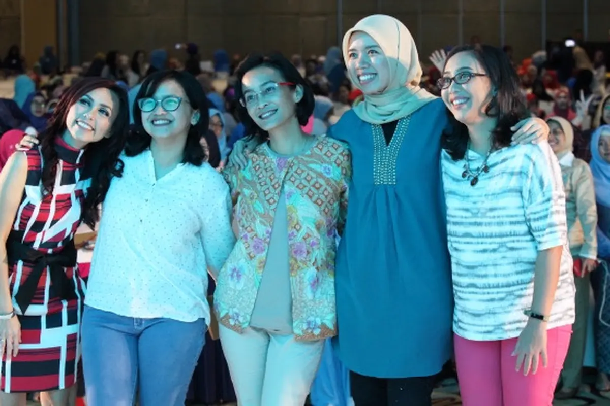 (Ki-Ka) Fibriyani Elastria  - Project Leader of Womenwill Campaign Google Indonesia, Pratiwi Sukmawati - Google Business Groups Bandung, Aprilia Kristiawan - Founder & CEO Papyrus Photo, Nadya Saib -CEO & Founder Wangsa Jelita, dan Fida Heyder 
