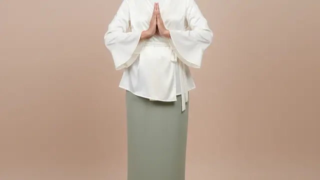 Model Blus Lebaran Satin Doff Biar Kelihatan Mewah. AI
