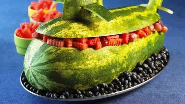 6 Karya Seni dari Semangka Ini Tampak Estetik, Detail Banget