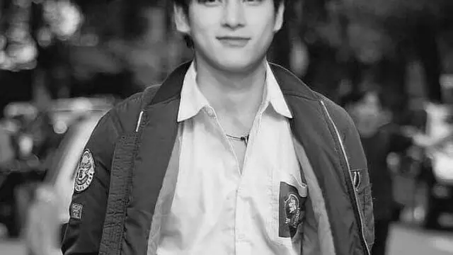 7 Editan Idol Kpop Pakai Seragam SMA Ini Bikin Betah di Sekolah