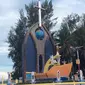 Tugu Masuknya Injil di tanah Tabi, Kota Jayapura yang selalu ramai dikunjungi masyarakat di Papua. (Liputan6.com / Katharina Janur)