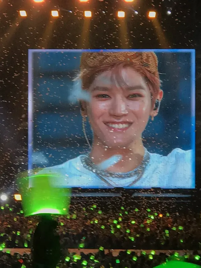 Gaya Melokal Taeyong NCT 127 Pakai Blangkon hingga Batik di Indonesia