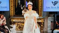 Potret Istri Gembong Narkoba Emma Coronel Jadi Model di Milan Fashion Week Setelah Keluar Penjara