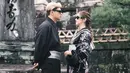 Ranty Maria tak menyia-nyiakan kesempatan menyewa baju kimono untuk kenang-kenangan saat liburan di Jepang. Ranty kemudian membagikan beberapa potretnya dalam balutan kimono hitam bermotif bunga. Di momen itu, bintang serial Heart Series ini melakukan pemotretan bareng sang kekasih, Rayn Wijaya. (Liputan6.com/IG/@rantymaria)