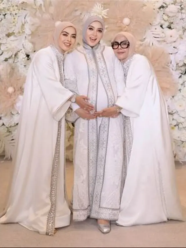 6 Potret Aisyahrani Ceritakan Paras Anak Syahrini, Mata Sipitnya Bikin Gemas