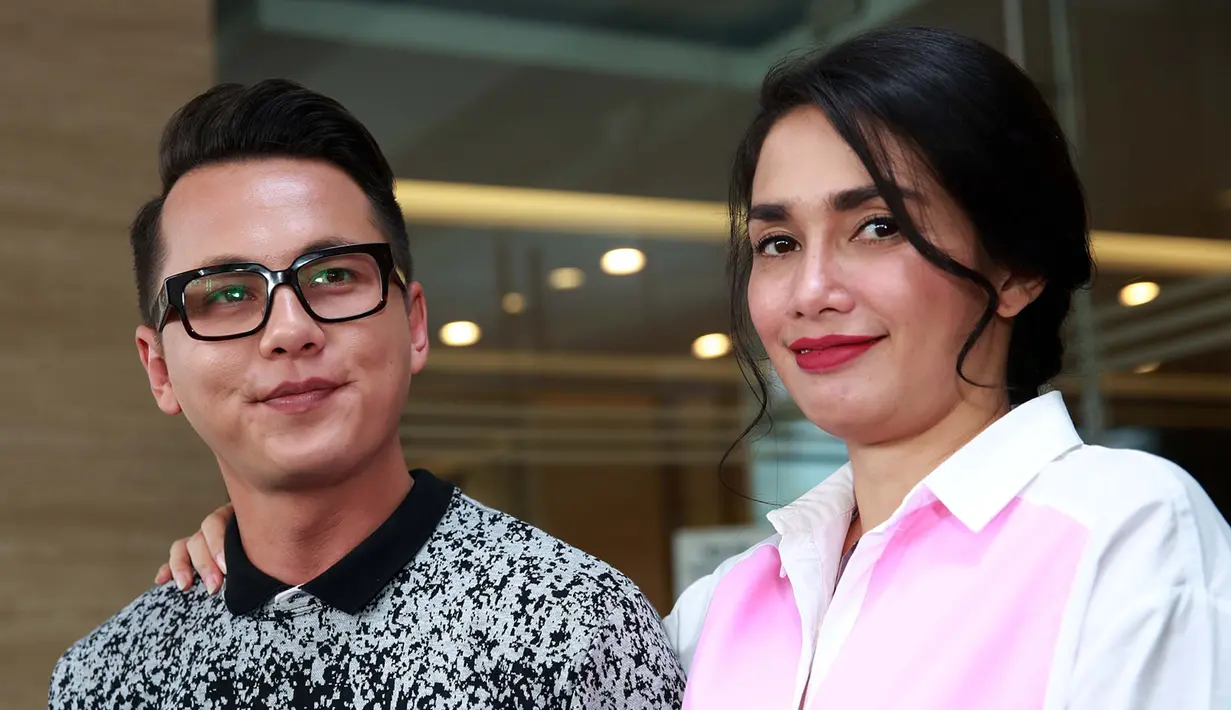 Ussy Sulistiawaty dan Andhika Pratama menikah pada tahun 2012. Ussy dan Andhika terpaut usia 8 tahun. (Deki Prayoga/Bintang.com)