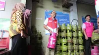 Direktur Utama Pertamina Patra Niaga Riva Siahaan turun langsung ke sejumlah pangkalan LPG untuk memastikan suplai LPG Subsidi 3 Kg bagi masyarakat. (Dok Pertamina)