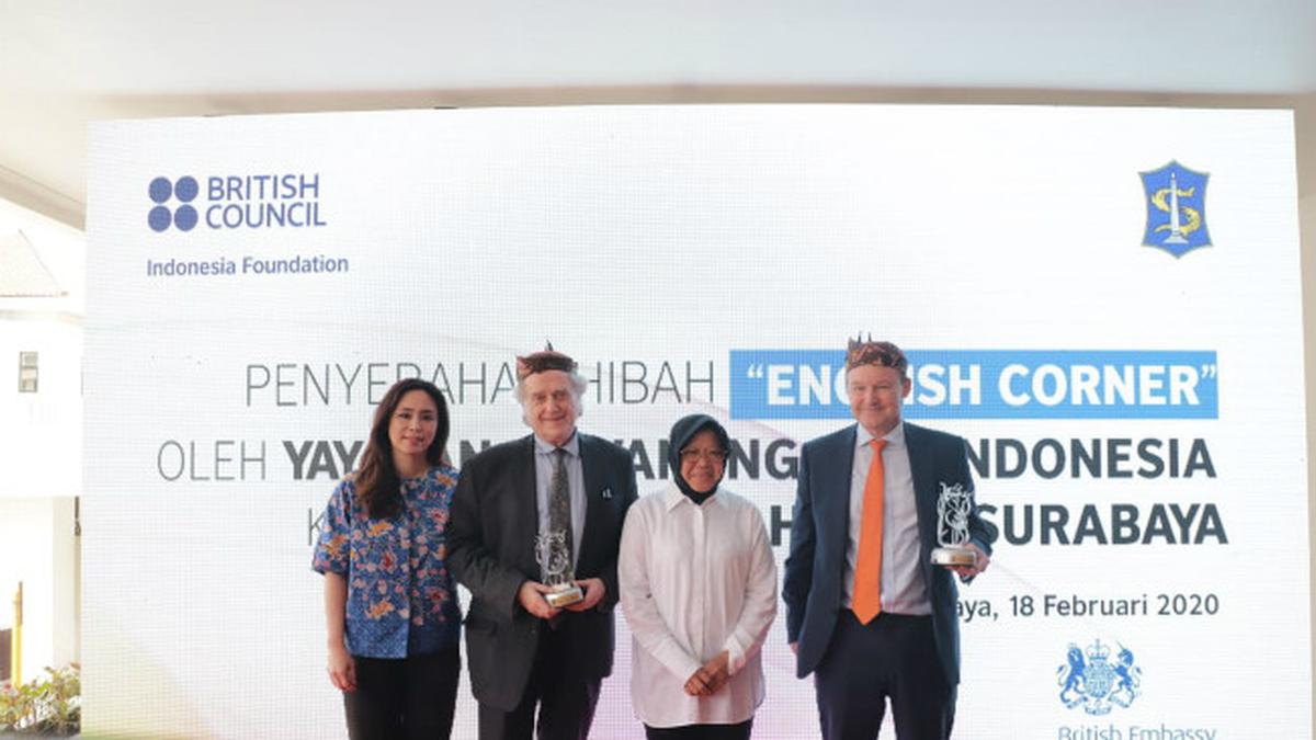Risma Ajak Warga Surabaya Belajar Bahasa Inggris di Learn English Corner
