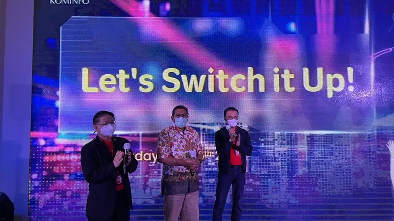 Telkomsel menghentikan layanan 3G dan mengalihkannya ke 4G per Maret 2022. (Ki-ka): Direktur Planning and Transformation Wong Soon Nam, Dirjen SDPPI Kemkominfo Ismail, dan Direktur Network Telkomsel Nugroho. (Liputan6.com/ Agustin Setyo W).