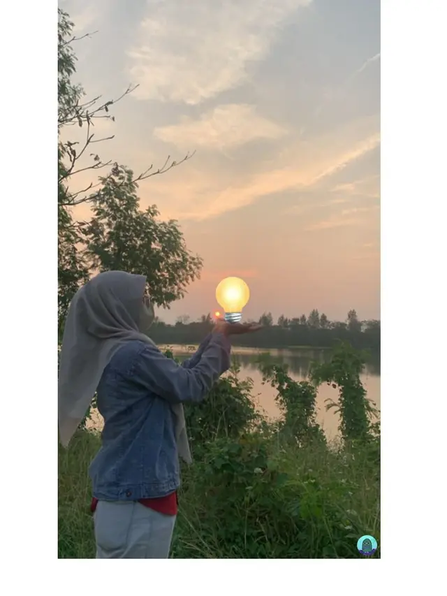 Wanita Ini Minta Diedit Foto Mataharinya Pas di Tangan, 8 Hasilnya Bikin Tepuk Jidat