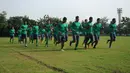 Jelang berlaga di kualifikasi Grup H Piala Asia 2016, Timnas Indonesia U-23 melakukan latihan tahap akhir di Lapangan Sutasoma, Halim Perdanakusuma, Jakarta, Rabu (25/3/2015). (Liputan6.com/Helmi Fithriansyah)