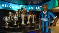 Ashley Young resmi jadi pemain Inter Milan. (Bola.com/Dok. Inter Milan)