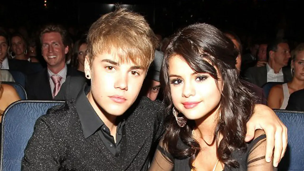 [Bintang] Justin Bieber dan Selena Gomez