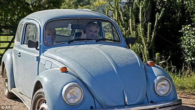 Jose Mujica juga mau bermurah hati memberikan tumpangan mobil kepada orang lain saat di jalan.