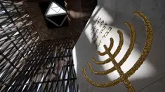 Pemandangan Sinagoga Moses Ben Maimon, di Rumah Keluarga Abrahamik, di Abu Dhabi, Uni Emirat Arab, Selasa (21/2/2023). Sebuah kompleks baru, diberi nama The Abrahamic Family House, didirikan di tepi Teluk Persia, di ibu kota Uni Emirat Arab, yang di dalam kompleks tersebut terdapat gereja Katolik, sinagog Yahudi, dan masjid Islam. (AP Photo/Kamran Jebreili)